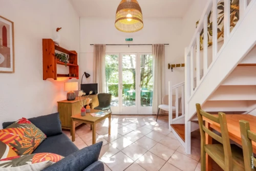 Le cèdre enchanteur, les hauts de Jeanvert, le salon